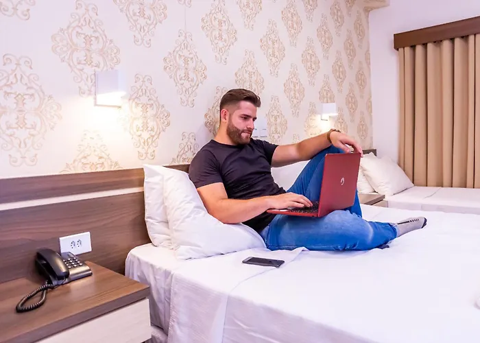 Ellus Hotel